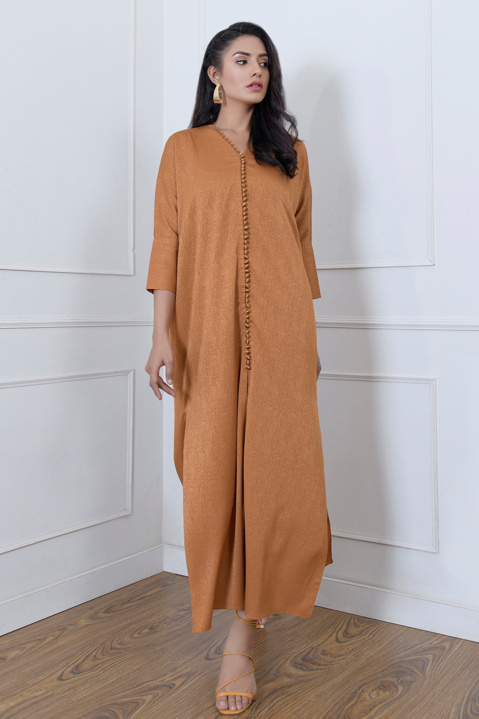 Front Side smooth and exquisite co-ord set is a must have for any season.